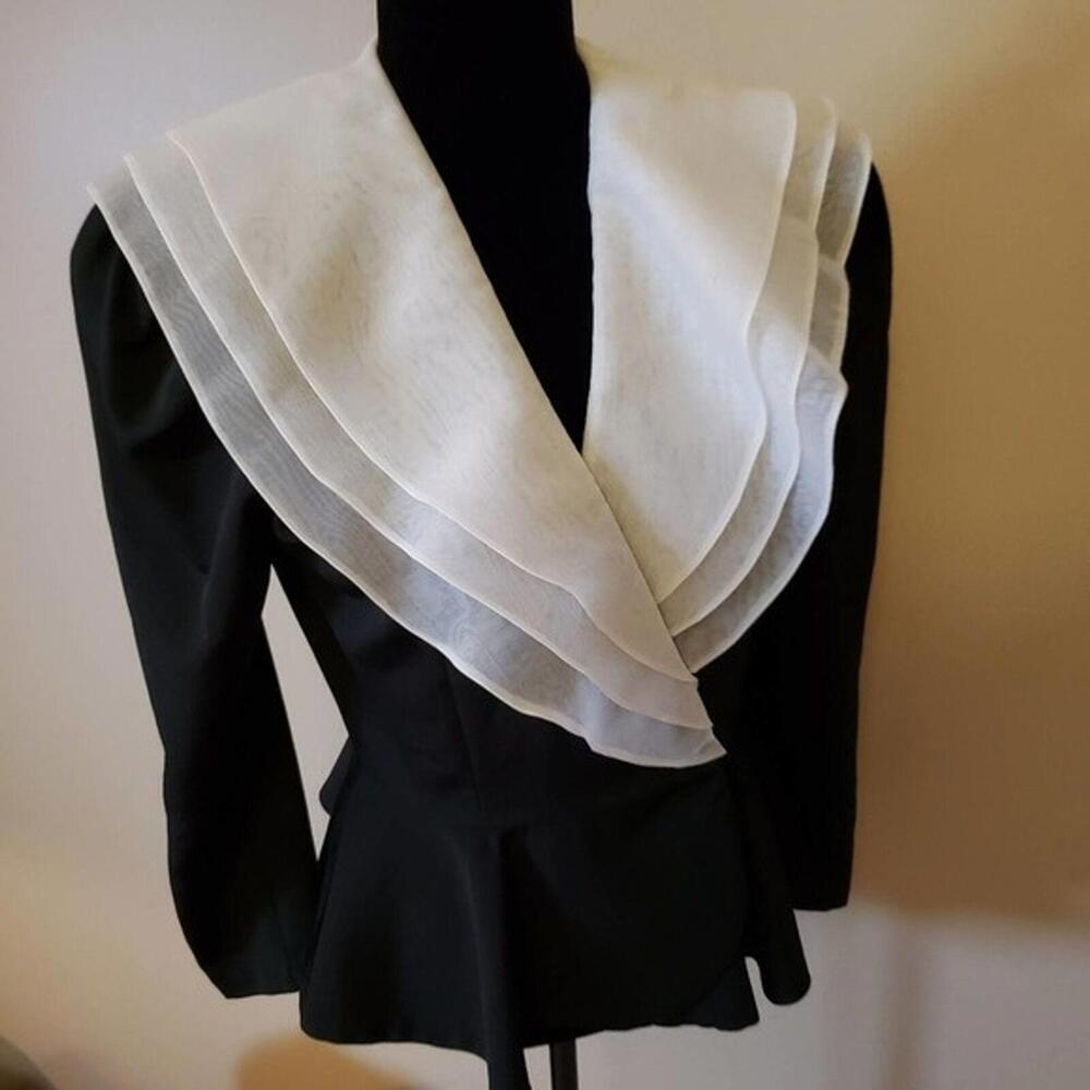 EUC Vintage in the mood unique ruffle blouse 8 unique - Picture 5 of 8